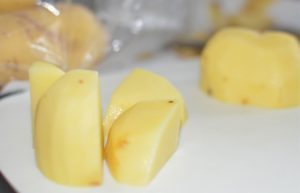parmesan-mashed-potatoes-peeling-potatoes