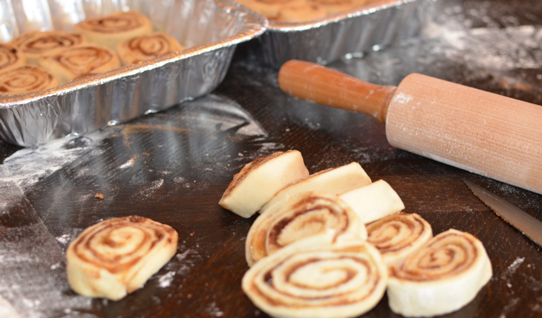 cinnamon-rolls-with-cream-cheese-frosting